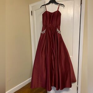 Stunning burgundy dress